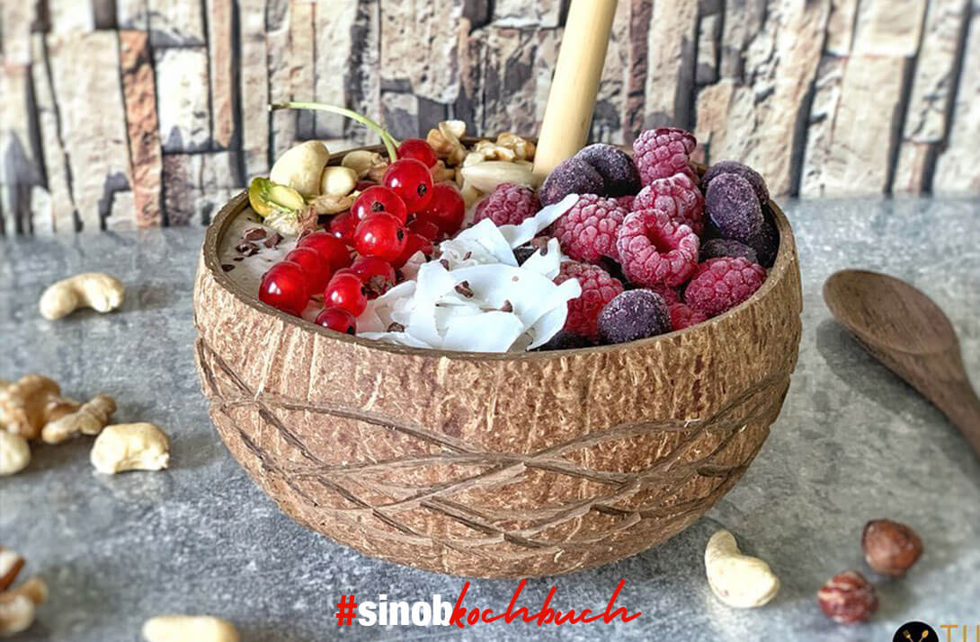 Cocos &amp; Berry Bowl